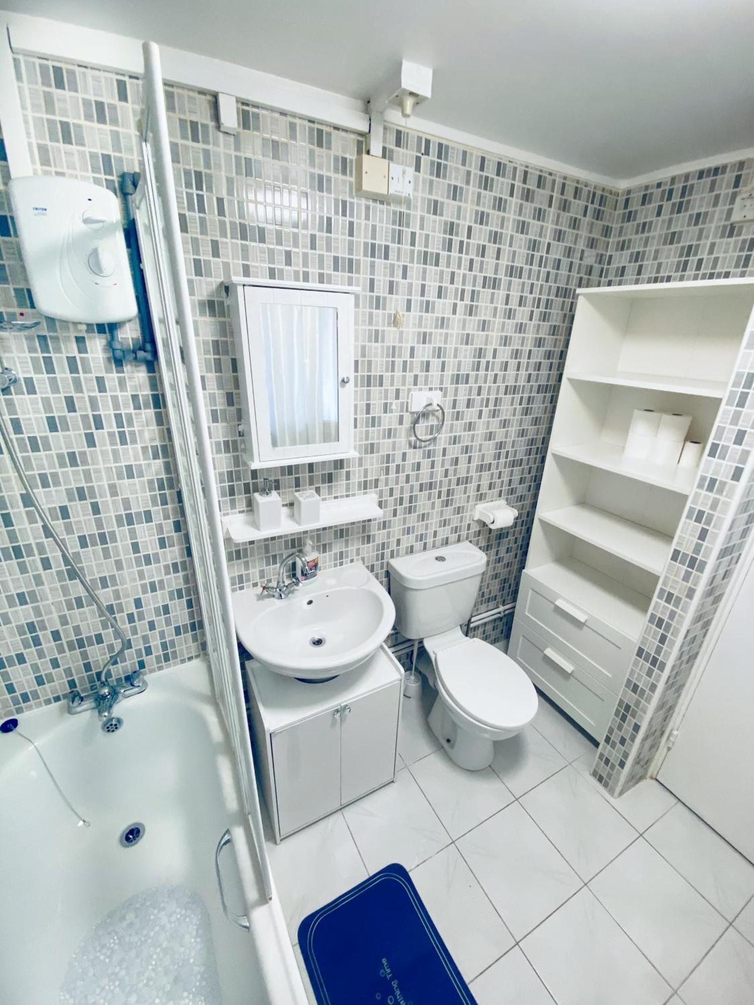 2 Bedroom Flat, Dalston Junction, London Eksteriør billede